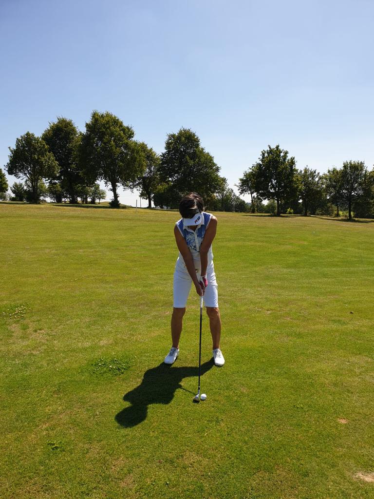 Golf - mit Heilpraktikerin Anna Velisek gelingt der Einstieg